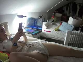 voyeurcam-julmodels-bed-4 webcam model stream image