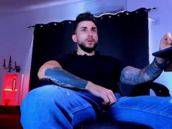 mightyaaron webcam model stream image