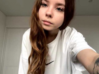 Lil-RO-XO webcam model stream image