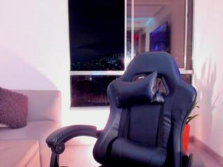 Anny Cooperr webcam model stream image