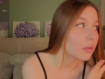 AliceGrand webcam model stream image
