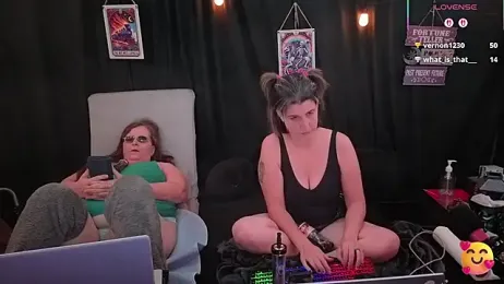 Bella_and_Marie webcam model stream image