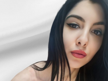 VanityCrystal webcam model stream image