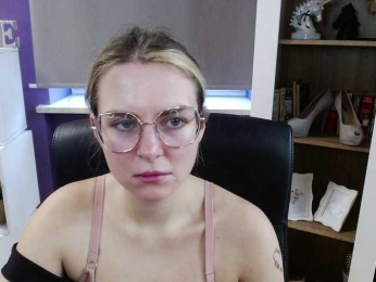 Soft-Zoey webcam model stream image