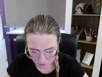 Soft-Zoey webcam model stream image