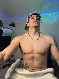 strongboy_ webcam model stream image
