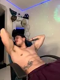 strongboy_ webcam model stream image