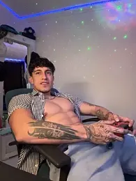 strongboy_ webcam model stream image