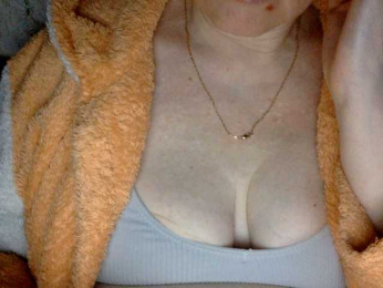 BlondyVio webcam model stream image