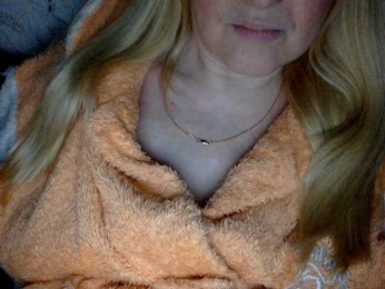 BlondyVio webcam model stream image