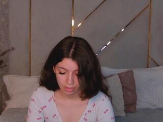 Emmie Wren webcam model stream image