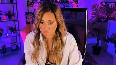 SarahAlluring webcam model stream image