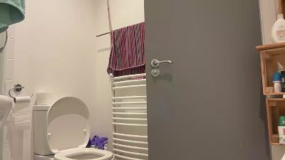 short_and_cute webcam model stream image