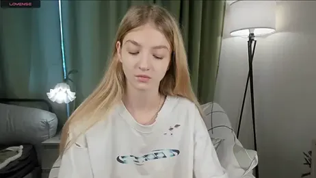 DreamyGleam webcam stripchat model stream image