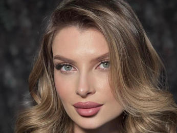 Alessia webcam model stream image