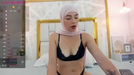 aisha_vs webcam model stream image