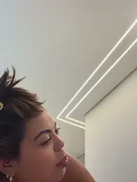 LariiHotWife webcam stripchat model stream image
