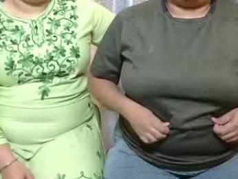 lesbian_cpl_threesome webcam model stream image