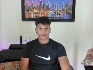 Yoxi Martinez webcam model stream image