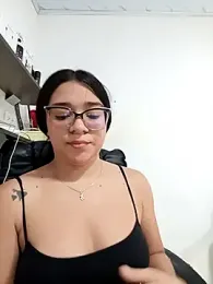 -VICKKY webcam model stream image