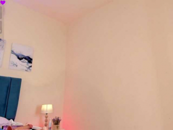 AhviEbony webcam model stream image