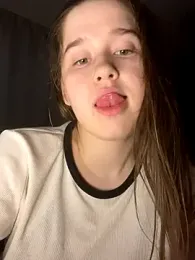 HornyGirlH webcam model stream image