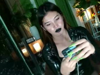 queen_kendalx19 webcam chaturbate model stream image