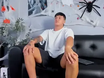 Cristopher_strong webcam model stream image