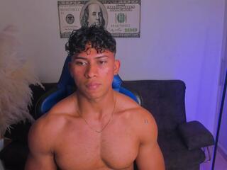 Mathew Evanz webcam model stream image