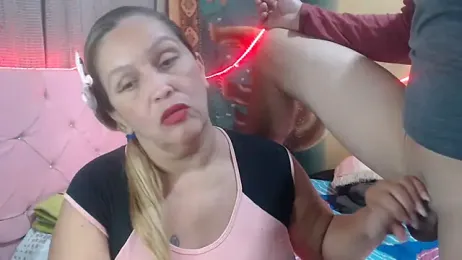 mom_son_dirty webcam model stream image