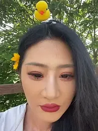 linger-23 webcam model stream image