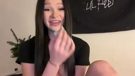 ur_molly webcam model stream image