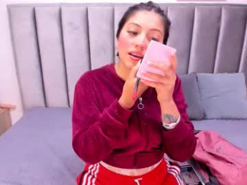 kyra_right webcam model stream image