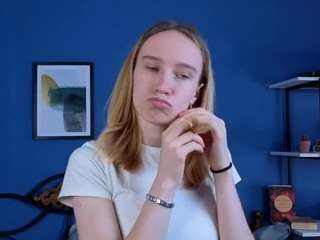 sue-holland webcam model stream image