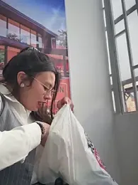 LIZ-06_ webcam model stream image