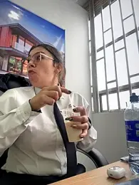 LIZ-06_ webcam model stream image