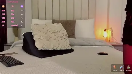 Romina_brunette webcam model stream image