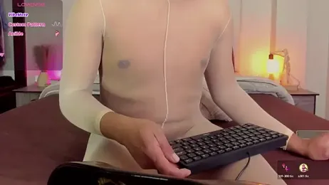 Romina_brunette webcam model stream image