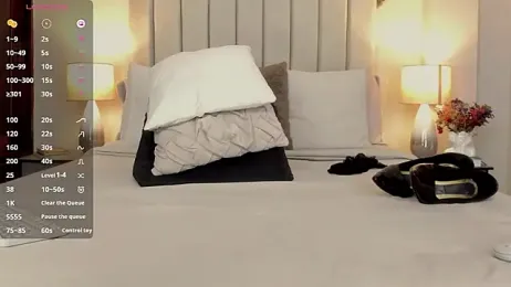 Romina_brunette webcam model stream image