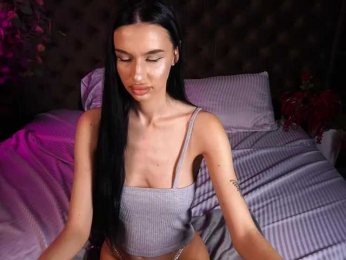 SnowWhiteee webcam bongacams model stream image