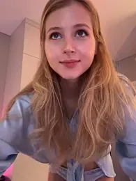LunaRase webcam model stream image