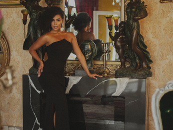 LiaWest webcam model stream image