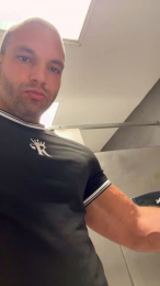 Lazerfocused webcam model stream image