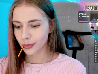 VikkiExtraCheese webcam model stream image