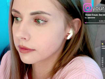 VikkiExtraCheese webcam model stream image