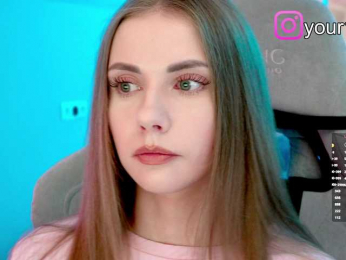 VikkiExtraCheese webcam model stream image
