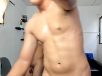 samxx_muscle webcam model stream image