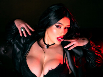 AdiraMaeven webcam model stream image