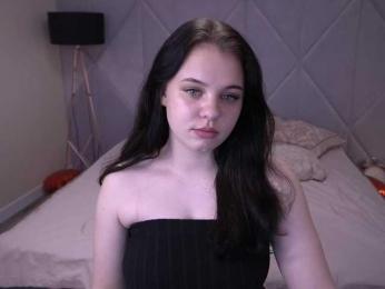 SnowWhiti webcam model stream image