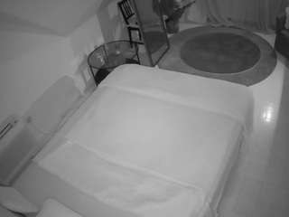 voyeurcam-julmodels-whitebed-4 webcam model stream image